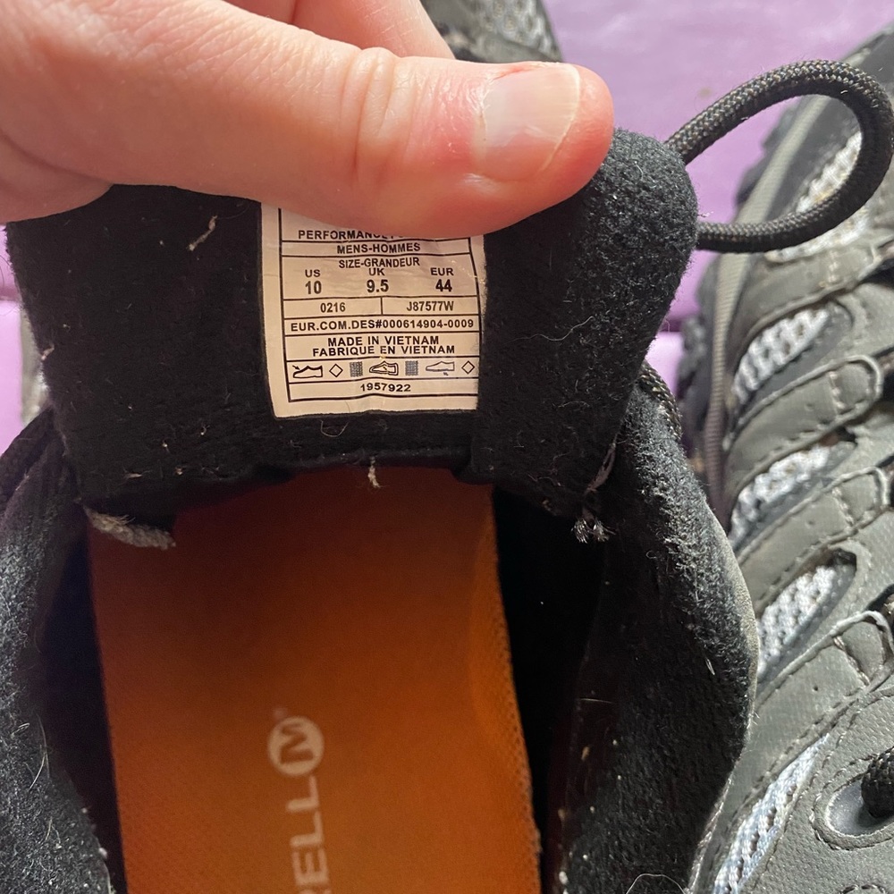 - Mens excellent condition size 10 Merrell shoes. - Picture 4 of 7
